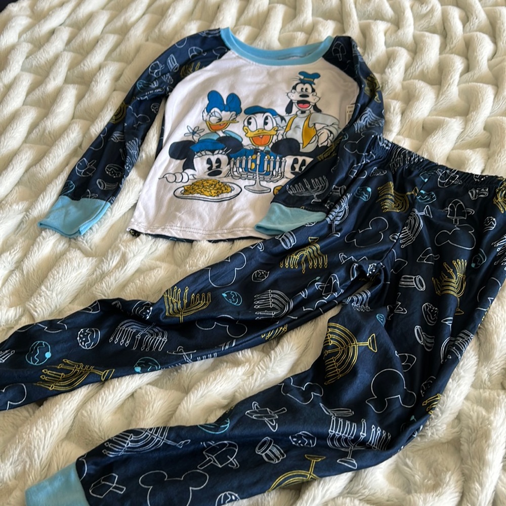 Adorable Minnie Mouse Flame resistant Chanukah pajamas … 2 piece .. new size m